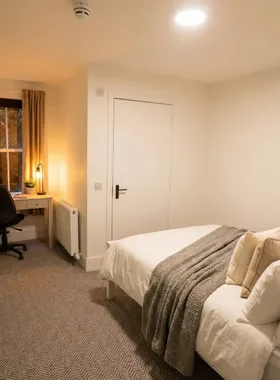 Student Hall Bedroom 6